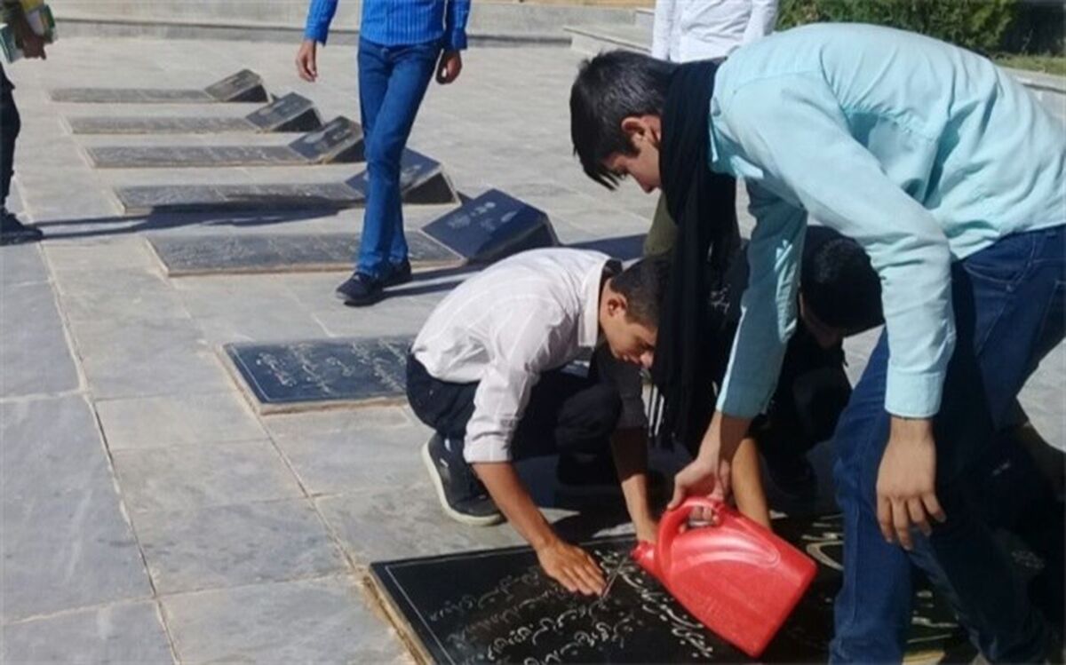 غبار روبی گلزار شهدا در استان چهارمحال و بختیاری