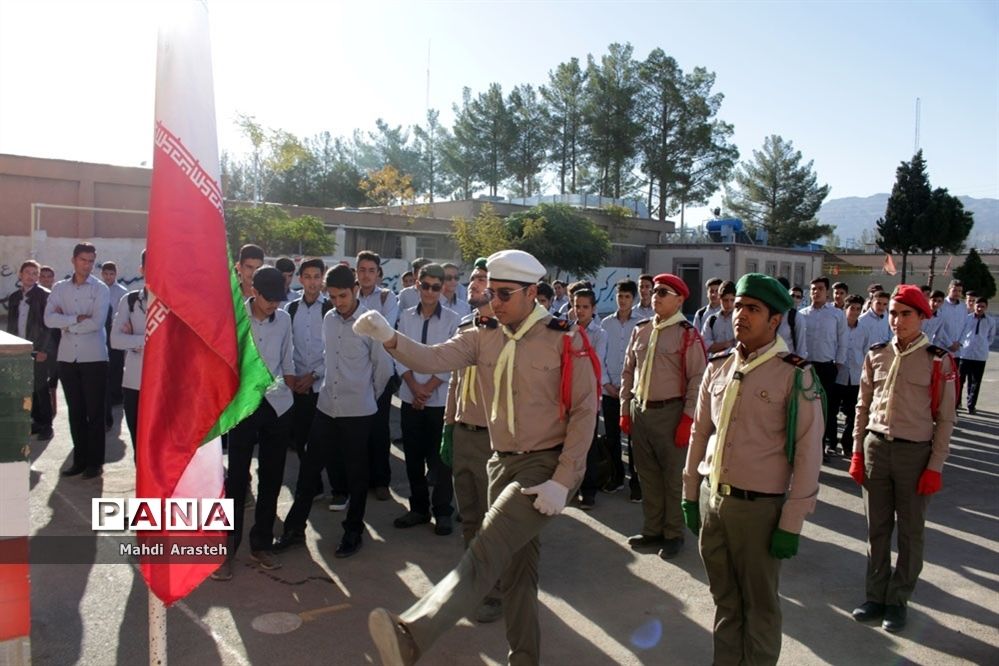 گارد پرچم پیشتازان سازمان دانش آموزی درهنرستان البرز