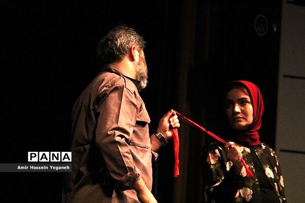 نمایش «من رویایت نیستم » در جزیره کیش