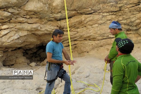 کوه‌پیمایی و کارگاه آموزش دره‌نوردی در کوهنوردان مُهر شهرستان مُهر