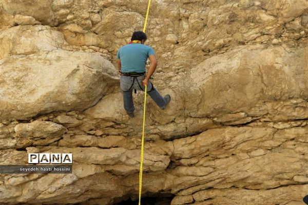 کوه‌پیمایی و کارگاه آموزش دره‌نوردی در کوهنوردان مُهر شهرستان مُهر