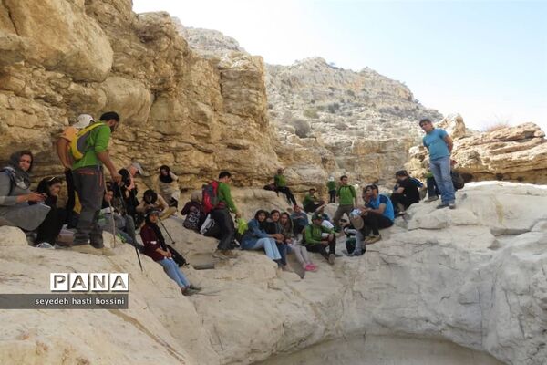 کوه‌پیمایی و کارگاه آموزش دره‌نوردی در کوهنوردان مُهر شهرستان مُهر