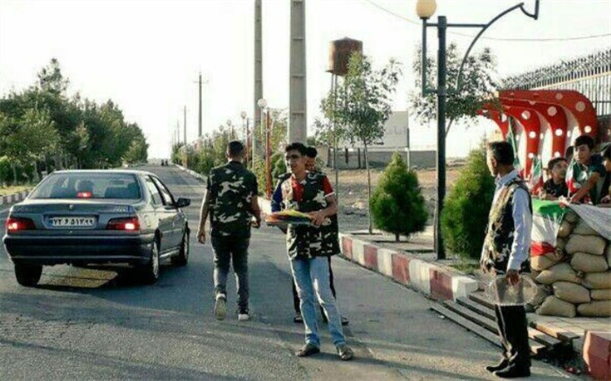 توزیع بسته های فرهنگی در فشافویه به مناسبت هفته دفاع مقدس