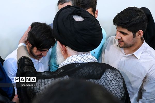 دیدار نویسنده و راوی کتاب «فرنگیس» با مقام معظم رهبری