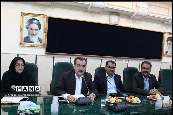 اولین نشست شورای دبیران دبیرستان پسرانه استعدادهای درخشان  شهید صدوقی دوره دوم ناحیه 2 یزد