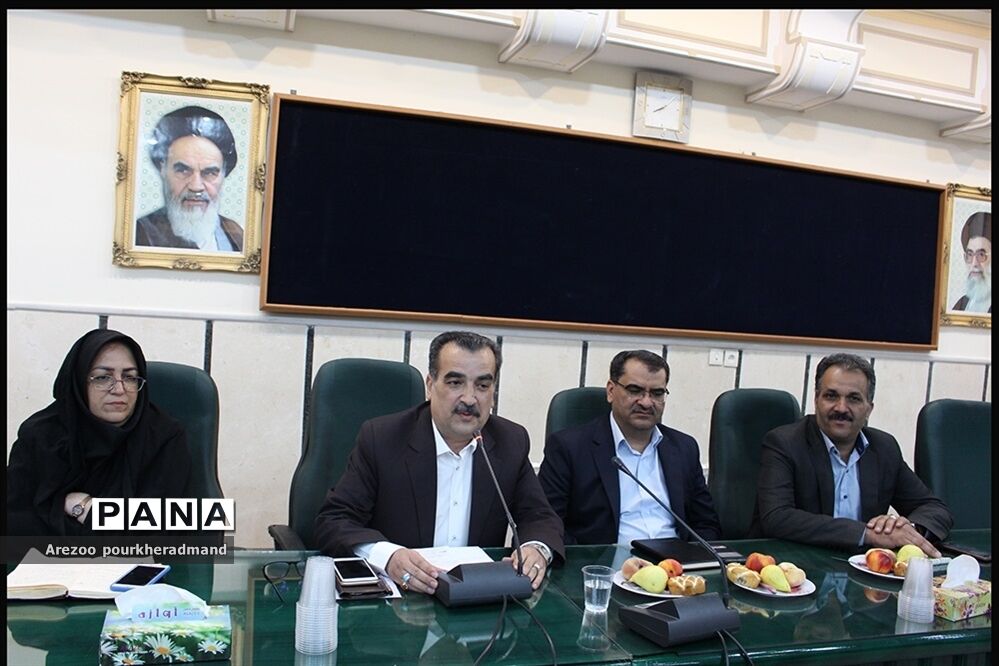 اولین نشست شورای دبیران دبیرستان پسرانه استعدادهای درخشان  شهید صدوقی دوره دوم ناحیه 2 یزد