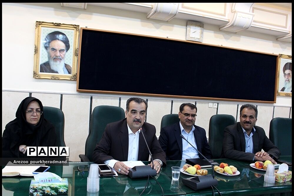 اولین نشست شورای دبیران دبیرستان پسرانه استعدادهای درخشان  شهید صدوقی دوره دوم ناحیه 2 یزد