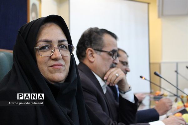 اولین نشست شورای دبیران دبیرستان پسرانه استعدادهای درخشان  شهید صدوقی دوره دوم ناحیه 2 یزد