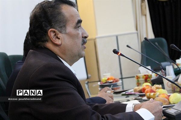 اولین نشست شورای دبیران دبیرستان پسرانه استعدادهای درخشان  شهید صدوقی دوره دوم ناحیه 2 یزد