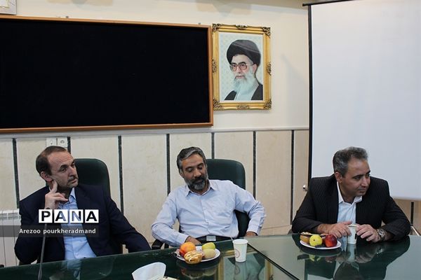 اولین نشست شورای دبیران دبیرستان پسرانه استعدادهای درخشان  شهید صدوقی دوره دوم ناحیه 2 یزد