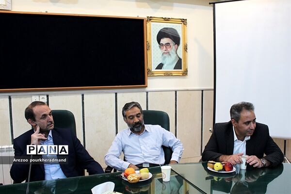 اولین نشست شورای دبیران دبیرستان پسرانه استعدادهای درخشان  شهید صدوقی دوره دوم ناحیه 2 یزد