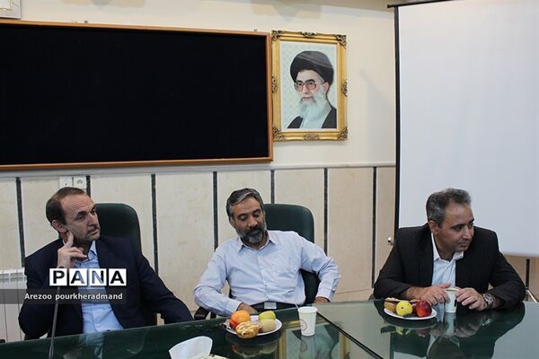اولین نشست شورای دبیران دبیرستان پسرانه استعدادهای درخشان  شهید صدوقی دوره دوم ناحیه 2 یزد