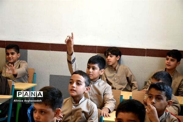بازدید استاندار و مدیرکل آموزش‌وپرورش مازندران از مدارس بابلسر