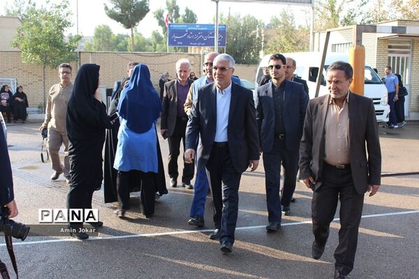 نواخته شدن زنگ آغاز سال تحصیلی در فارس