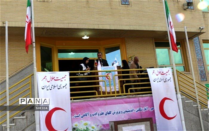 وظیفه همگان قدردانی از زحمات معلمان  میباشد