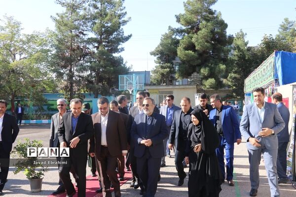مراسم نواختن  زنگ  ایثار  و  مهر در دبیرستان هدی ناحیه شش مشهد