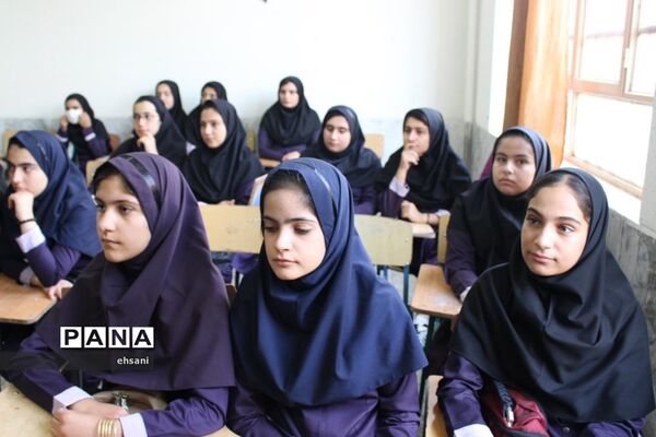 نواختن زنگ مهر و ایثار و مقاومت در مدارس کهگیلویه و بویراحمد ـ دبیرستان دخترانه شاهد یاسوج