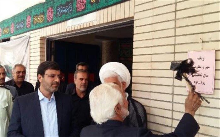 زنگ مهر و مقاومت در مدارس شهرستان نطنز نواخته شد