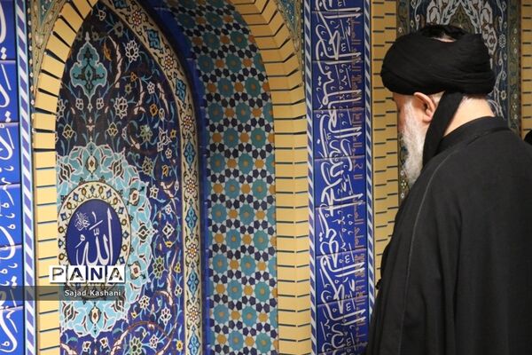 آیین نواختن زنگ اقامه نماز در دبیرستان هاشمی نژاد 4 مشهد