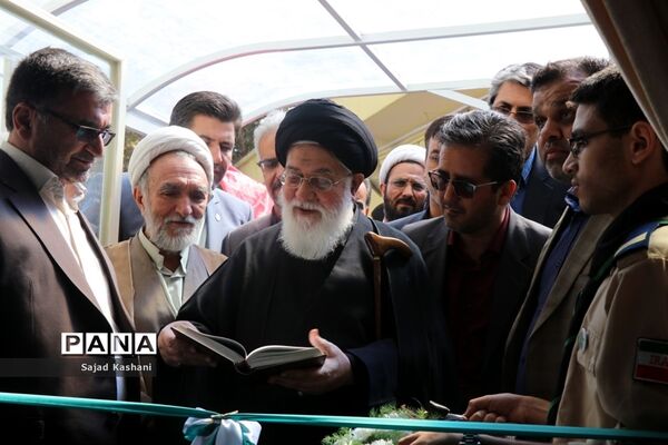 آیین نواختن زنگ اقامه نماز در دبیرستان هاشمی نژاد 4 مشهد