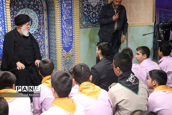 آیین نواختن زنگ اقامه نماز در دبیرستان هاشمی نژاد 4 مشهد