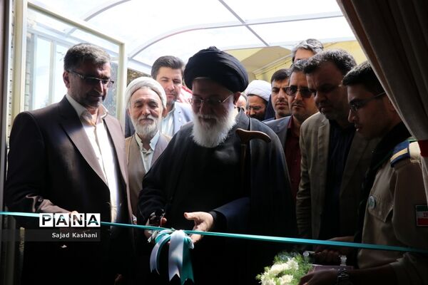 آیین نواختن زنگ اقامه نماز در دبیرستان هاشمی نژاد 4 مشهد