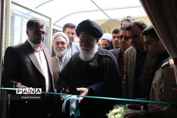 آیین نواختن زنگ اقامه نماز در دبیرستان هاشمی نژاد 4 مشهد