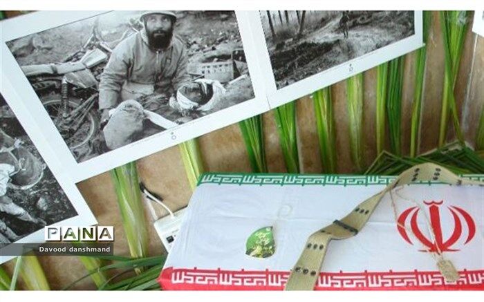 نمایشگاه دفاع مقدس در اداره کل راه و شهرسازی خراسان شمالی برگزار شد