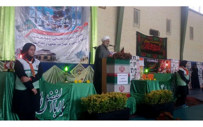 کتب درسی پاسخگوی نیازهای فطری دانش‌آموزان باشد