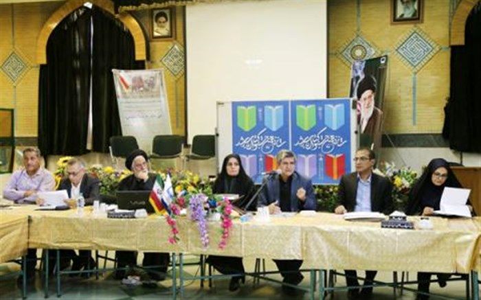 همزمان با اولین نشست داوران، شانزدهمین جشنواره کتاب رشد کلید خورد