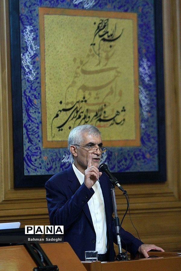 تقدیم برنامه پنج ساله سوم به شورای شهر