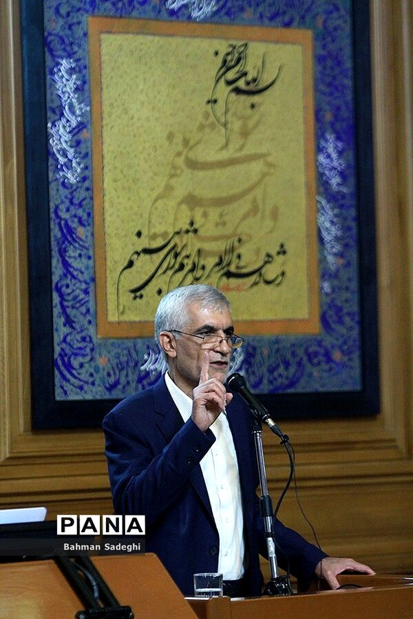 تقدیم برنامه پنج ساله سوم به شورای شهر