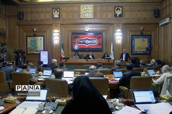 تقدیم برنامه پنج ساله سوم به شورای شهر