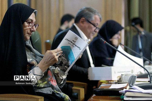 تقدیم برنامه پنج ساله سوم به شورای شهر