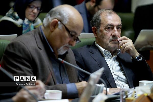 تقدیم برنامه پنج ساله سوم به شورای شهر
