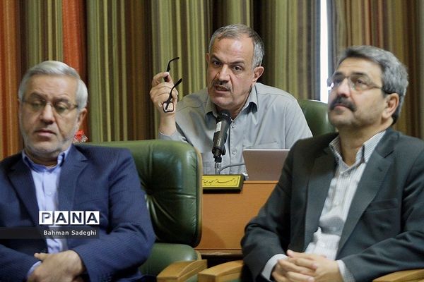 تقدیم برنامه پنج ساله سوم به شورای شهر