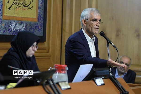 تقدیم برنامه پنج ساله سوم به شورای شهر