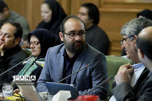 تقدیم برنامه پنج ساله سوم به شورای شهر