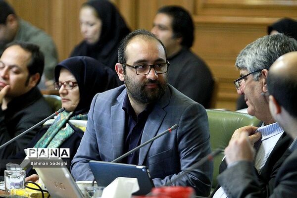 تقدیم برنامه پنج ساله سوم به شورای شهر