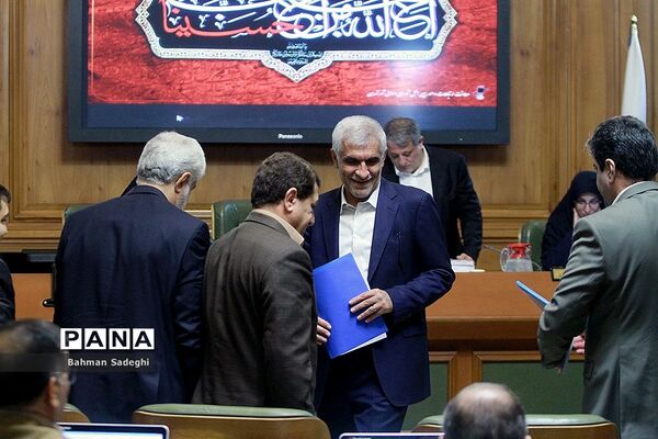 تقدیم برنامه پنج ساله سوم به شورای شهر