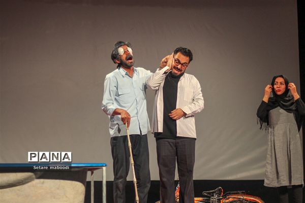 اجرای نمایش «قرار»