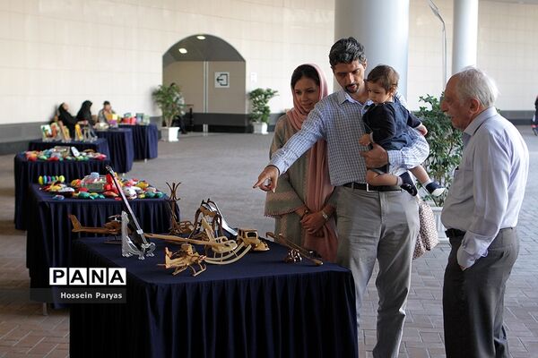 نمایشگاه آثار هنری جانبازان اعصاب و روان