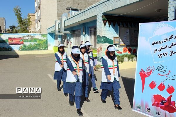 مراسم جشن عاطفه‌ها در مدرسه متوسطه شاهد دختران بیرجند