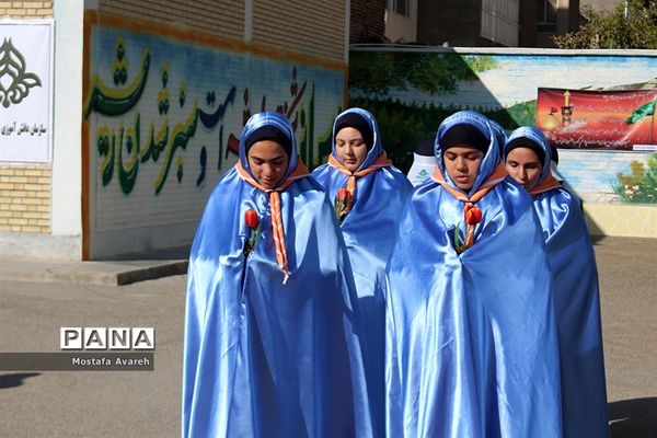 مراسم جشن عاطفه‌ها در مدرسه متوسطه شاهد دختران بیرجند