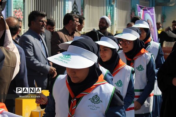 مراسم جشن عاطفه‌ها در مدرسه متوسطه شاهد دختران بیرجند