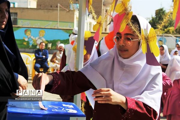 جشن عاطفه‌ها در دبستان حضرت زینب(س) محلات