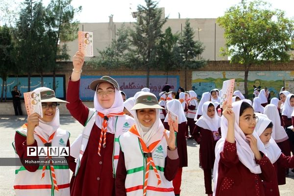 جشن عاطفه‌ها در دبستان حضرت زینب(س) محلات