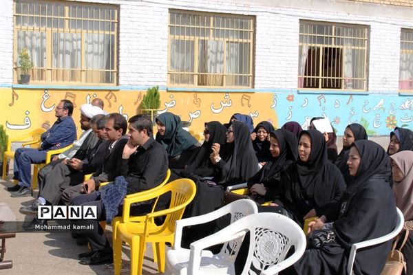 جشن عاطفه‌ها در دبستان حضرت زینب(س) محلات