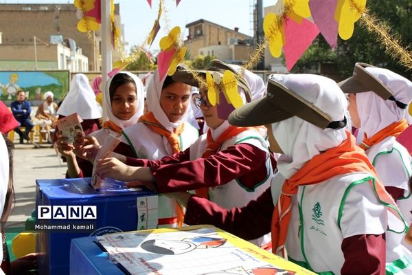 جشن عاطفه‌ها در دبستان حضرت زینب(س) محلات
