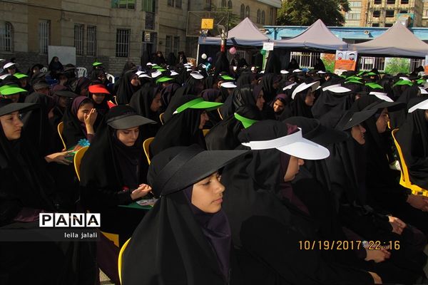 جشن عاطفه‌ها در دبیرستانه دخترانه قرآنی فطرت اراک